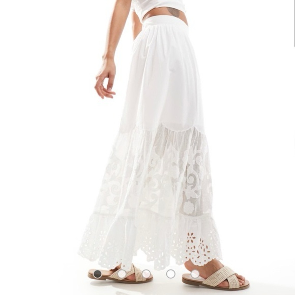 (N5) Abercrombie & Fitch
Vintage embroidered skirt with ruffles, long, size MP - Picture 2 of 16